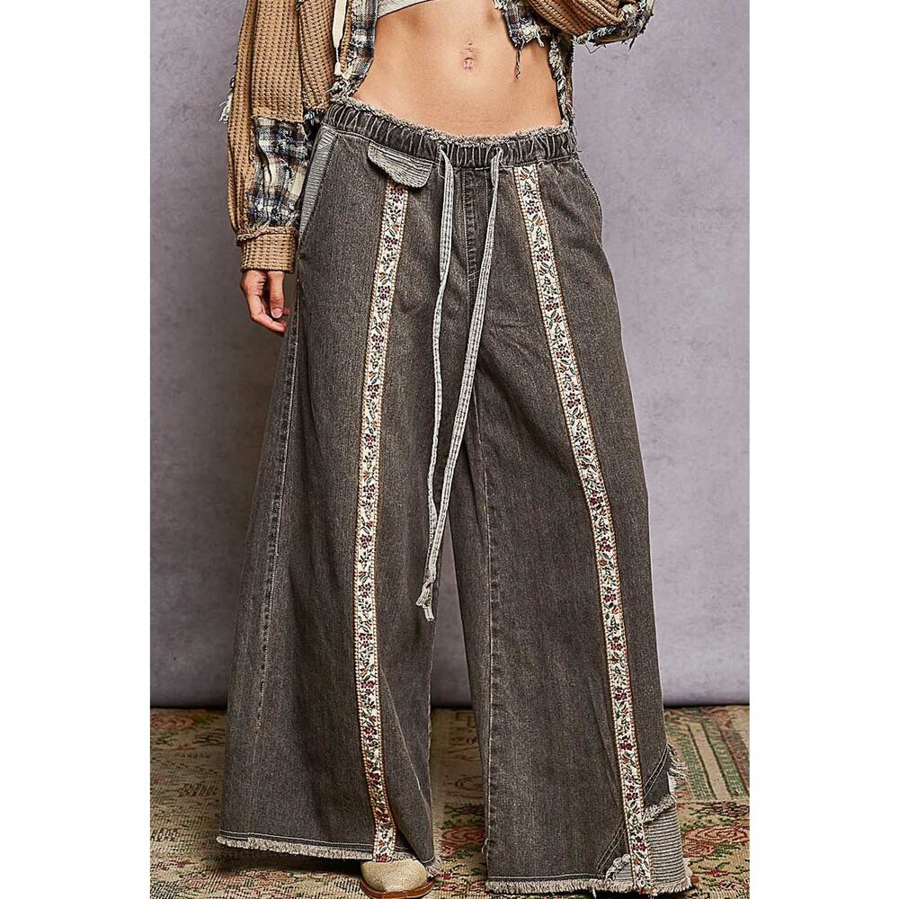 "Flora Striper" Floral Accent Pants in Washed Black